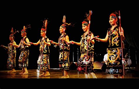 cara melestarikan kesenian khas daerah yaitu  Tari jaipong adalah jenis tarian yang berasal dari daerah Jawa Barat