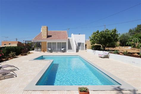 casas para alugar laranjeiro t2 350 €  going to the piaget institute or faculty of science and technology of costa da caparica and want the best possible stay