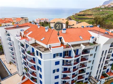 casas para alugar no funchal com tudo incluído APARTAMENTO 2 QUARTOS - COM MOBILIA - LONGO TERMO Localizado a 2 minutos do Centro Comercial Fórum Madeira, na Ajuda, com vista para os jardins e para o mar