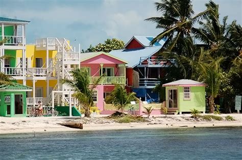 caulker caye real estate 0 km (north to south) by less than 1 mile / 1