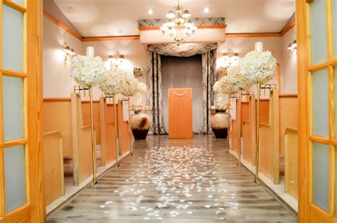 chapel of crystals las vegas  We take care of the details so that you can focus on your sweetheart! What we offer: Beautiful and Affordable Ceremonies (Legal, Renewal of Vows & Commitment Weddings) FREMONT WEDDING CHAPEL
