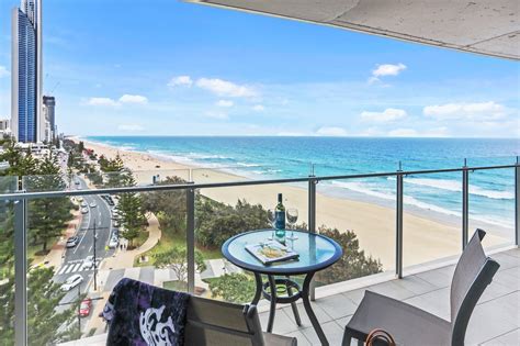 cheap accommodation surfers paradise 4 star studios & 1 bedoom self contained apartments, 200 metres from the magnificent Gold Coast beach