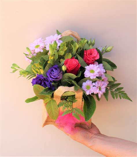 cheapest way to send flowers to usa from uk  Customer support: Chat, email, phone