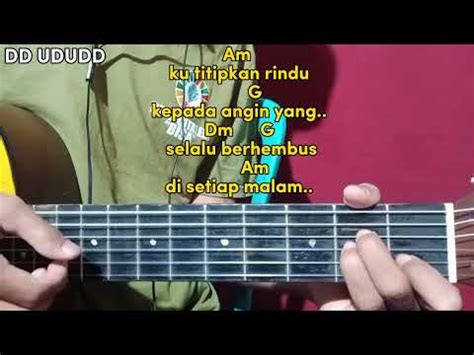 chord gitar angin tolong sampaikan salamku  • Chord Kunci Gitar dan Lirik Lagu Harus Terpisah - Cakra Khan, Ku Berlari Kau Terdiam • Chord Kunci Gitar dan Lirik Lagu Keterlaluan - The Potters, Kamu Keterlaluan Kamu Punya Simpanan • Chord Kunci Gitar dan Lirik Lagu Sandiwara Cinta - Repvblik, Jujurlah Sayang Aku Tak Mengapa Chord Gitar Angin Malam Sampaikan Padanya