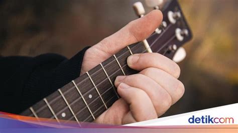 chord gitar kau pemeran utama  A F#m