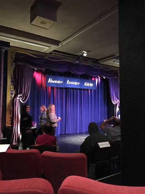 comedy club reno nv  Great Full Gardens Cafe and Eatery