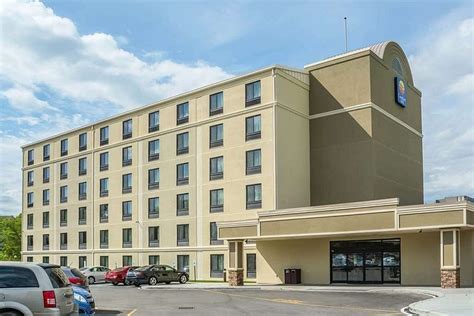 comfort inn pointe 5 mi from the property and Chautauqua County Jamestown Airport is 3