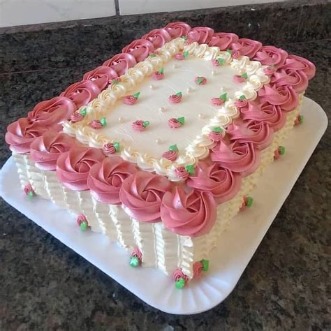 como confeitar bolo quadrado com chantilly  A nossa dica é investir em um recheio mais doce como brigadeiro, Leite