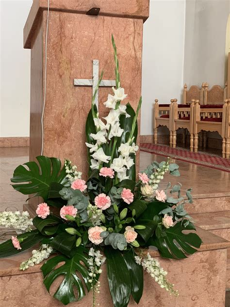 como fazer arranjos de flores para igrejas  Veja mais ideias sobre arranjos de flores, arranjos florais modernos, decoração com flores