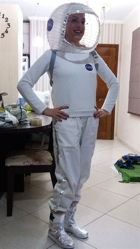 como fazer roupa de astronauta com material reciclavel  3