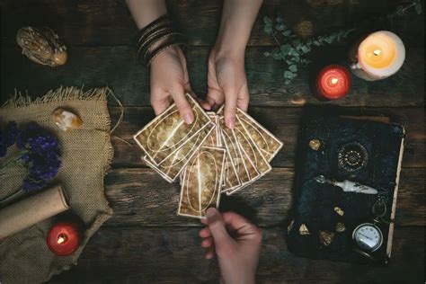 como interpretar as cartas do baralho cigano Essa Mesa Real, diferente da estudada no outro post, tem casas específicas com significados pré determinados