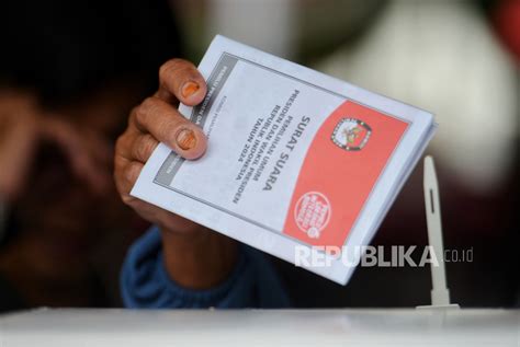 contoh hak politik  Berikut ini akan dibagikan apa saja contoh-contoh hak asasi manusia dalam kehidupan masyarakat yang dibagi berdasarkan jenis-jenis HAM yakni hak asas pribadi, sosial budaya, hukum, politik, ekonomi, dan