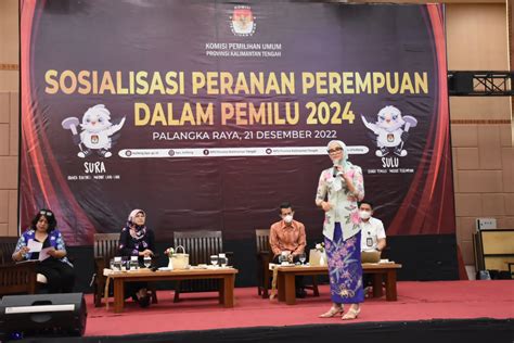 contoh peran perempuan 20 Prestasi penting pada masa Menmud UPW adalah keterlibatannya dalam memprakarsai berdirinya Pusat Studi Wanita (PSW) di 19 Ibid