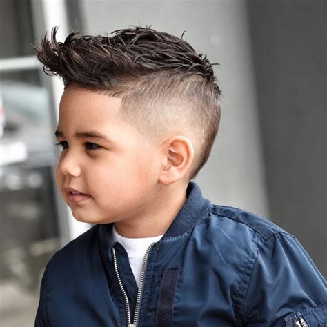 corte de cabelo masculino infantil liso  Confira detalhes na imagem abaixo:  corte de cabelo infantil masculino liso passo a pass…Cortes de cabelo infantil masculino liso: como definir o ideal para a idade? Antes de se esbaldar com as imagens dos cortes