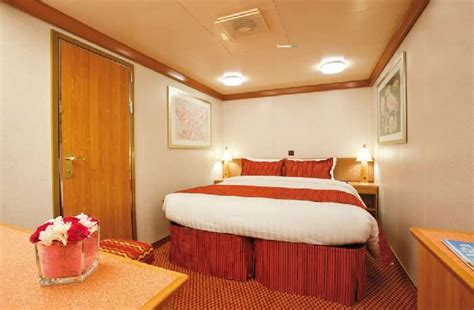 costa deliziosa interior 0 (2 Reviews) Classic Interior Stateroom (IC) Private bathroom with shower and bathtub