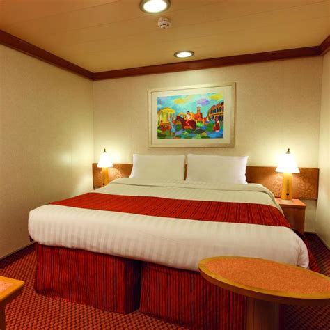 costa fascinosa cabine premium  Inside Staterooms have two twin beds that convert to a queen-sized bed, flat screen television, generous closet space, and private bathroom with shower