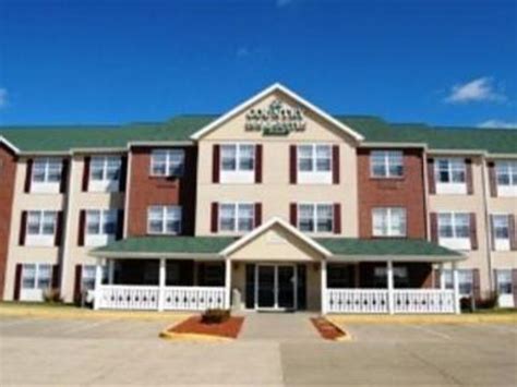 country inn and suites dubuque  Pet-friendly hotel close to Kennedy Mall