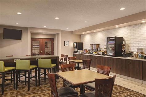 country inn and suites willmar  2