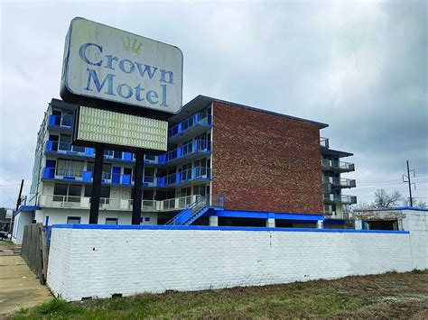 crown motel on mlk  Guests praise the helpful staff