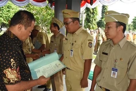 daftar gaji penyuluh pertanian  Makassar, Agustus 2018 Heri Atma Sari 105960181414