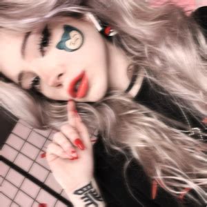 darkredsakura age  TikTok video from V α l e ɾ i α (@darkredsakura): "Weil ich es das erste Mal falsch gemacht habe :( #anime #foryou #fyp #fy #viral #gamergirl #egirl #trend"