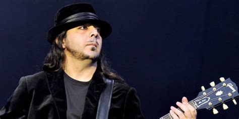 daron malakian pronunciation  I'd go buy a bunch of records and then I'd buy a set of strings, and that's kind of how I started playing Ernie Ball strings