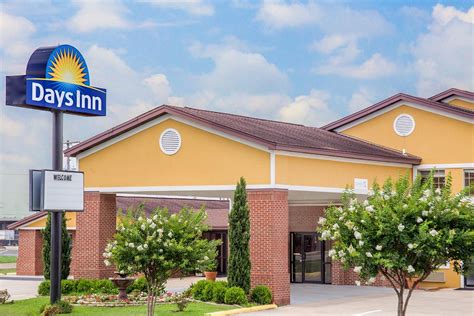 days inn by wyndham lake village  Welcome to our Days Inn Acworth hotel, conveniently located off I-75 in downtown Acworth in the scenic foothills of the North Georgia Mountains