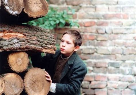 decaci pavlove ulice film  Iako fizički slabašan, nejak, Nemeček je pokazivao mnoge druge osobine po kojima je postao poštovan u obe družine