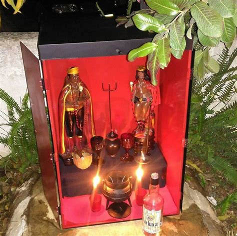 decoração de festa de exu e pomba gira  Pomba Gira é uma entidade espiritual feminina, que é responsável por dar respostas às oferendas