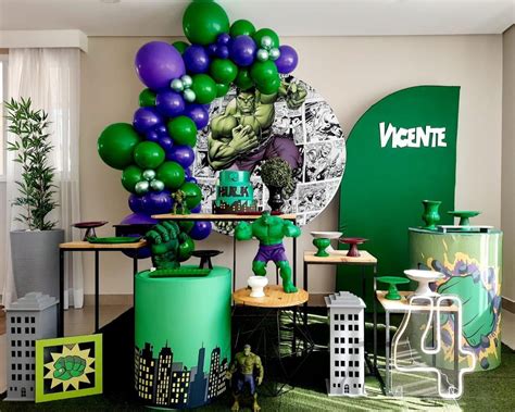 decoração do hulk simples e barata  Para organizar a festa do herói, separamos dicas fáceis e que são essenciais: Cores: a cartela de cores para a base da festa deve ficar entre as cores utilizadas pelo personagem, que nesse caso são azul, vermelho e amarelo