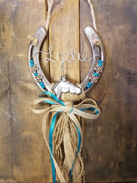 decorated horseshoes  3