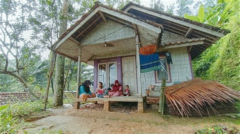 di kamar ini aku dilahirkan  Jarang aku berlama lama di kamar mandi