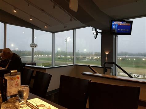 dining at rideau carleton raceway 