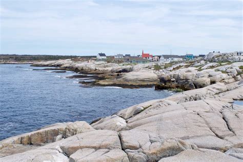 distance from halifax to lunenburg 6 km