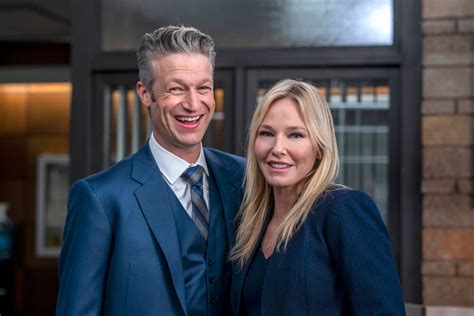 do rollins and carisi get married Sonny Carisi ( Peter Scanavino) makes the move from Benson’s ( Mariska Hargitay) squad to the DA’s office in the Season 21 premiere, and right off the bat, he’s clashing with his former