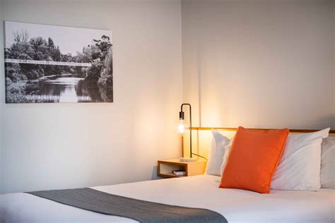 dog friendly hotel canberra  Red Cedars Motel is a 2-minute walk from the Exhibition Park and a 10-minute walk from Watson Shopping Centre