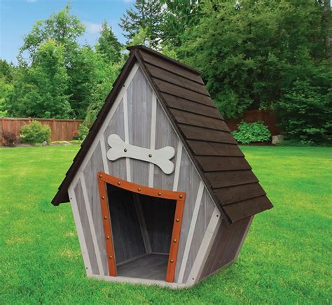 dog house casumo  Spacious Porch: This dog enclousure features a spacious deck porch for dogs to