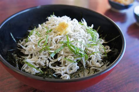 donshirasudon  Shirasudon is a ricebowl topped with raw or cooked juvenile fishes (known as whitebait or shirasu)