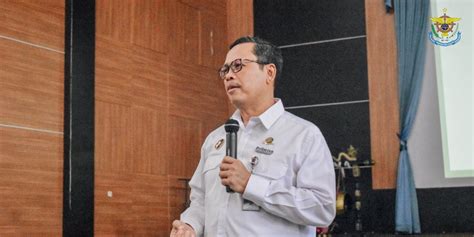 dr hartanto OG adalah dokter yang merangkap menjadi dosen Spesialis dan Ginekologi di Sekolah Kebidanan