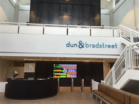 dun and bradstreet glassdoor  The estimated base pay is $80,787 per year