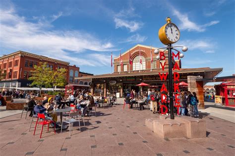 dunn's byward market  Share