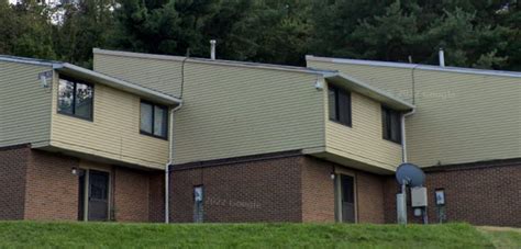 east liverpool apartments  130 Sunnyhill Dr, Beaver Falls, PA 15010