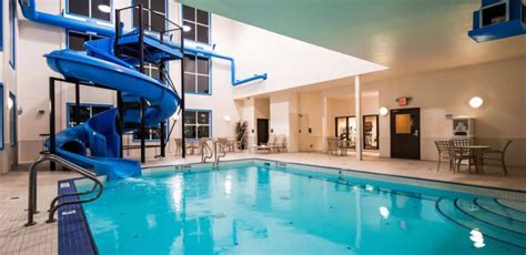 edmonton hotel with waterslide  3