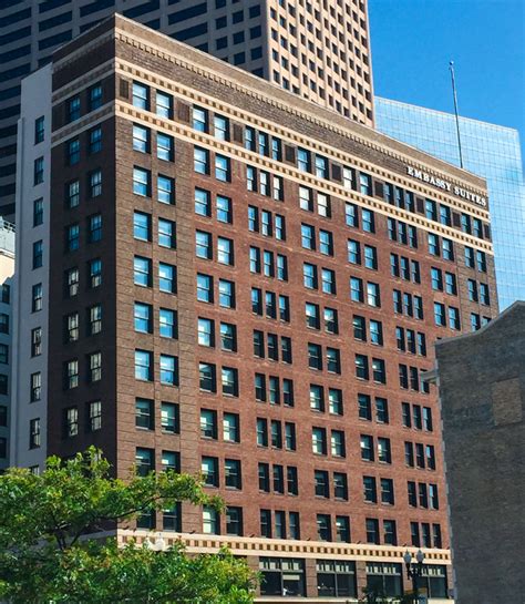 embassy suites minneapolis  Embassy Suites is known for its two-room suites with a separate sleeping area and living area