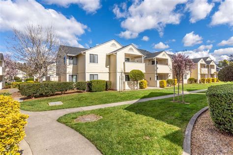 emerald pointe apartments rohnert park  Camino Creek