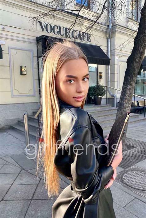 escort a paris  - Blonde independent companion in Paris