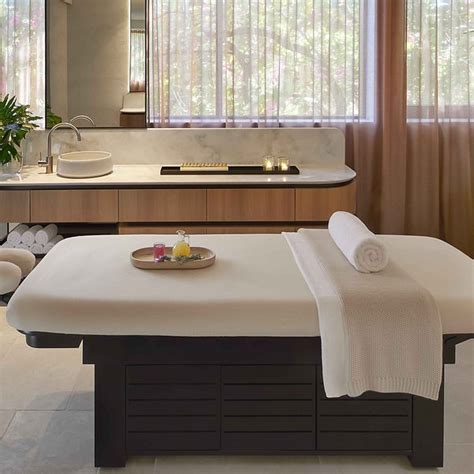 evaiya spa surfers  Bay Lodge offers self catering accommodation right in the heart of Surfers Paradise