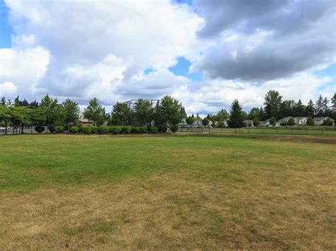 evergreen meadows apartments puyallup, wa 98374  Evergreen Meadows Apartments