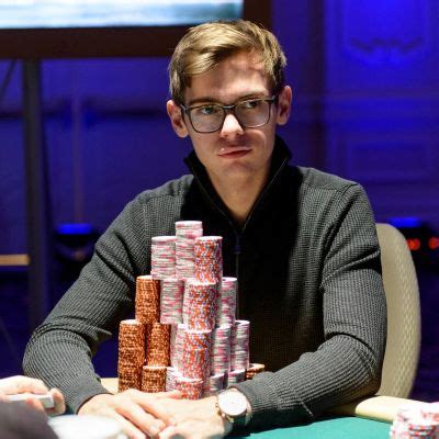 fedor holz hendon  Tony_MON7ANA: 12/07/2016 20:06:28 GMT: Very well done to Fedor Holz from Germany for conquering the $111,111 buy-in tournament that attracted world's finest 183 poker