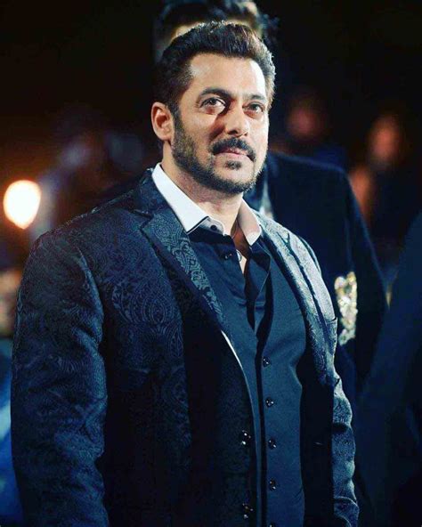 filme și seriale de salman khan  Partner - Jumătatea ta : Prem (Salman Khan) este singurul fiu al unei familii care mai are sase fete